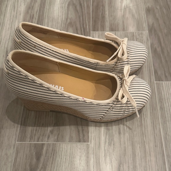 Clarks Shoes - Clarks Tan and Cream, blue Striped Wedges